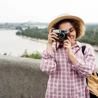 Ingin menikmati sensasi berlibur sendiri tanpa ditemani teman, keluarga, dan pasangan? Tapi khawatir dengan keamanannya? Tenang ini dia daftar negara-negara yang aman buat kamu!