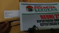 Paket berisi Tabloid Indonesia Berkah ditahan di Kantor Pos Besar Malang (Liputan6.com/Zainul Arifin)
