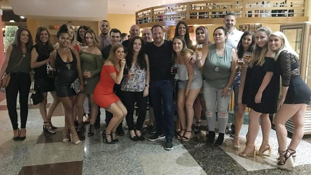 Bos ajak pekerja liburan mewah