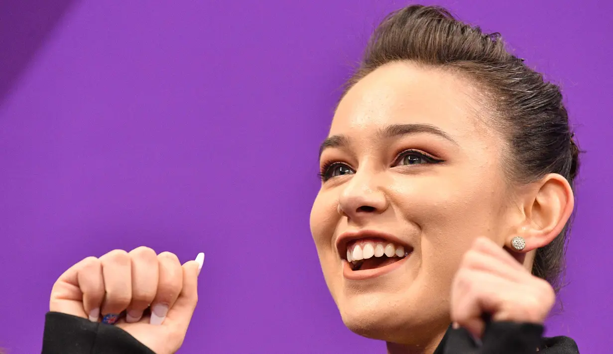 Kailani Craine tertawa usai pertandingan figure skating selama Olimpiade Musim Dingin 2018 di Gangneung Ice Arena, Gangneung, Korea Selatan (21/2). Kailani Craine merupakan atlet Australia kelahiran 13 Agustus 1998. (AFP Photo/Mladen Antonov)