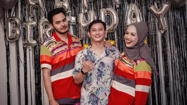 7 Momen Kejutan Ultah Suami Elly Sugigi, Gelar Pesta Piyama