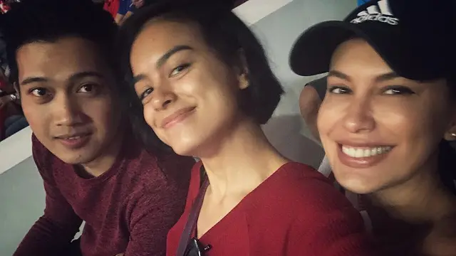 [Bintang] Romantis, Ini 8 Foto Kebersamaan Eva Celia dan Demas Narawangsa
