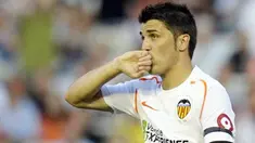 Valencia's David Villa celebrates his goal during their Spanish league football match at Mestalla Stadium in Valencia, on May 30, 2009. AFP PHOTO/DIEGO TUSON