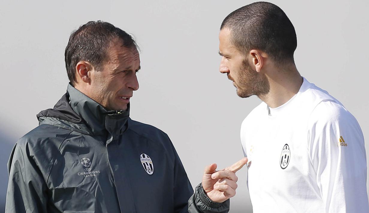Leonardo Bonucci (Juventus) - Pemain asal Italia ini beberapa kali bersitegang dengan Massimiliano Allegri. Merasa tidak cocok dengan sang pelatih akhirnya bek tangguh tu memutuskan hengkang ke AC Milan 2017 silam. (AFP/Marco Bertorello)