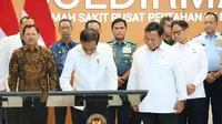 Presiden Jokowi didampingi Menhan Prabowo Subianto meresmikan Rumah Sakit Pusat Pertahanan Negara (RSPPN) Panglima Besar Soedirman di Bintaro, Jakarta, Senin (19/2/2024). (Foto: Sekretariat Presiden)