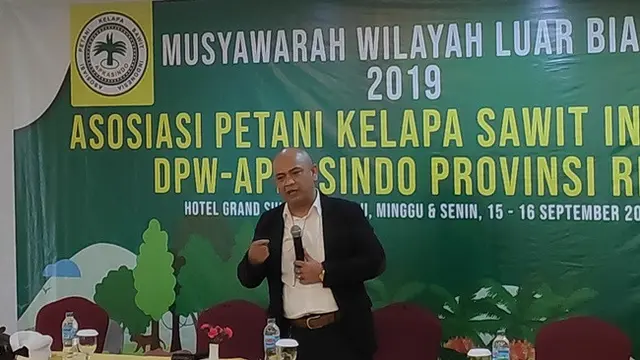 Ketua DPP Umum Asosiasi Petani Kelapa Sawit atau Apkasindo Gulat Medali Emas Manurung.