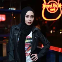 Terry Putri turut menunjukkan kepeduliannya di konser mini. Dengan diadakannya acara konser peduli yang digagas Syair.org, acara tersebut dapat memberikan informasi serta pengetahuan lebih akan virus HIV AIDS. (Deki Prayoga/Bintang.com)