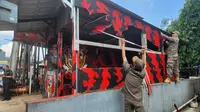 Berantas Jaya Polres Metro Depok Tertibkan Bendera dan Posko Ormas