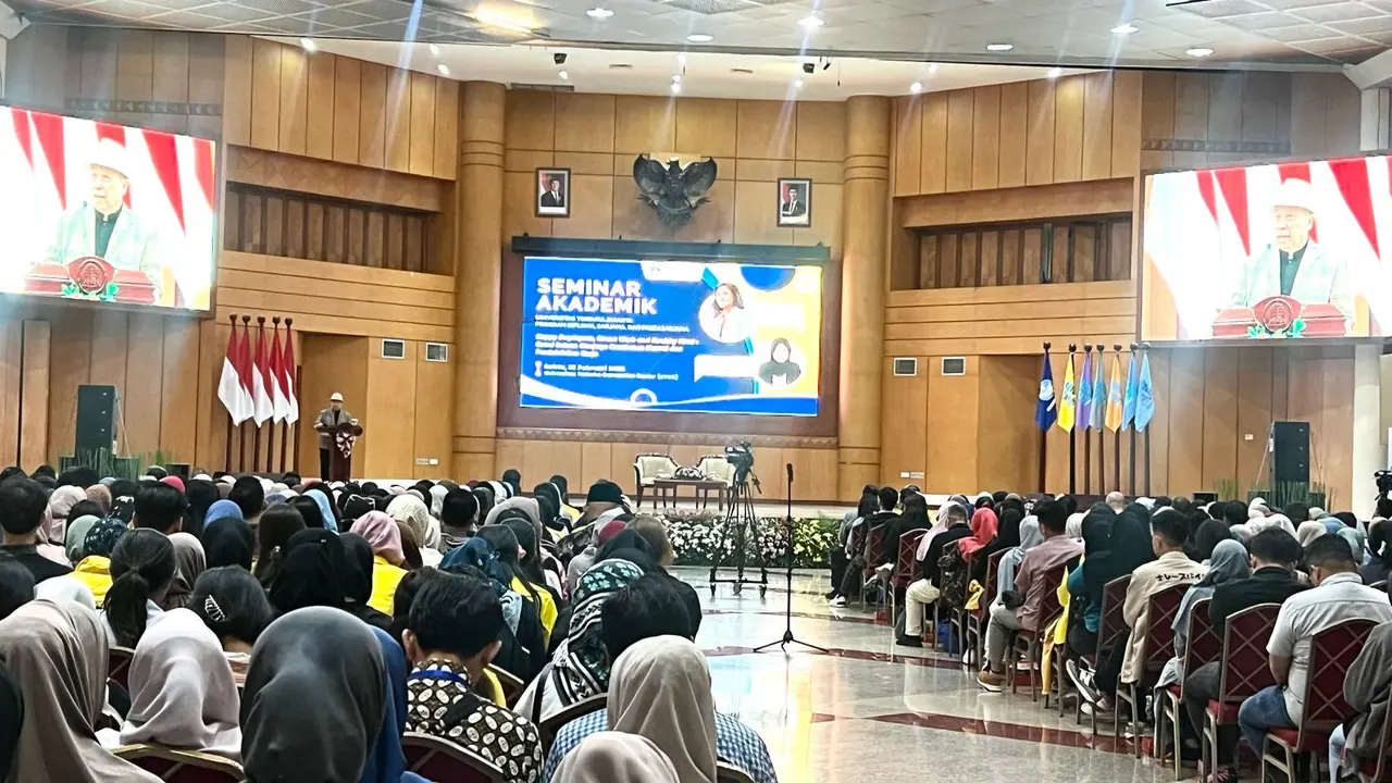 Bukan Sekadar Dapat Gelar, Calon Wisudawan UT Jakarta Makin Gemilang dengan Mental Wealth