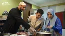 Syeh Ali Jaber Masak bareng Raffi Ahmad dan Nagita Slavina (Youtube/Syekh Ali Jaber)