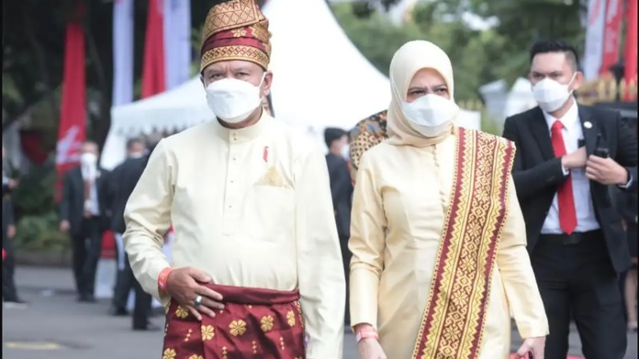 Menpora Zainudin Amali dan istri, Nadiah Alhamid