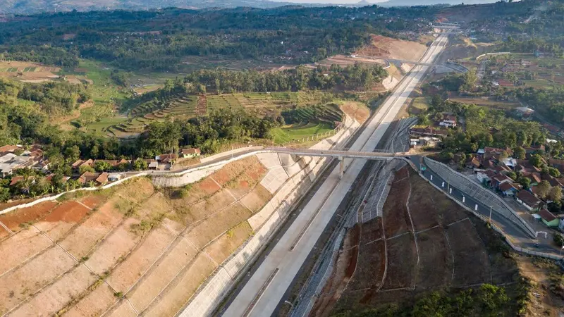 Pembangunan Jalan Tol Cileunyi-Sumedang-Dawuan (Cisumdawu) sepanjang 60,47 kilometer (km). Dok Kementerian PUPR