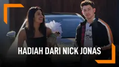 Bikin Iri, Priyanka Chopra Pamer Hadiah Dari Nick Jonas