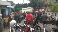 Ratusan pedagang sedang menungu hasil pertemuan antara pedagang dengan pemerintah daerah di Desa Ciloto, Kecamatan Cipanas, Cianjur, Jawa Barat. (Liputan6.com/Achmad Sudarno)