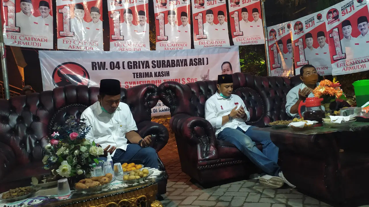 Calon Wali Kota Surabaya nomor urut satu Eri Cahyadi didampingi anggota DPRD Surabaya, dari fraksi PDI Perjuangan, Syaifuddin Zuhri (SZ)