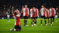 Penyerang Feyenoord, Igor Paixao, merayakan gol yang dicetaknya ke gawang PEC Zwolle dalam laga pekan ke-30 Eredivisie 2024/2025 di Feijenoord Stadium, Rotterdam, Sabtu (26/4/2025) dini hari WIB. Feyenoord menang telak 4-0 atas tamunya. (Olaf Kraak / ANP / AFP)