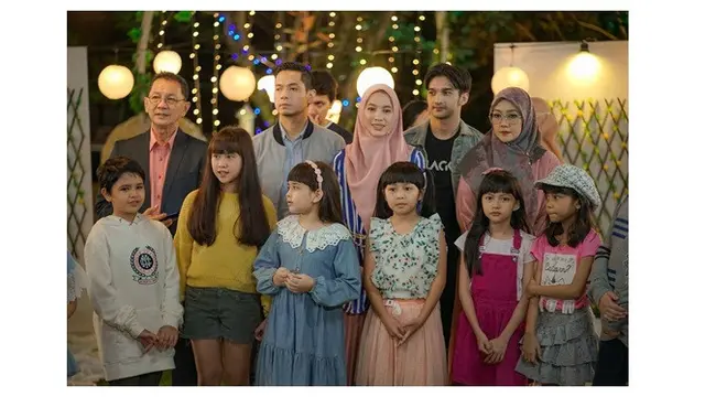 7 Potret Kebersamaan Rexy Rizky dengan Pemain Cinta Amara di Balik Layar, Kompak