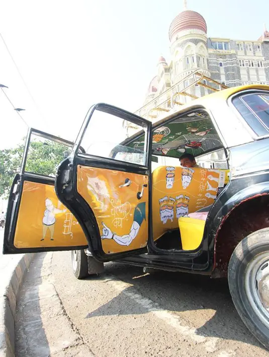 Taksi di Mumbai hanyalah kendaraan umum biasa yang mungkin tak terlalu banyak dilirik. Namun sekelompok seniman yang tergabung dalam proyek Taxi Fabric membuat semuanya berubah. (facebook.com/TaxiFabric)