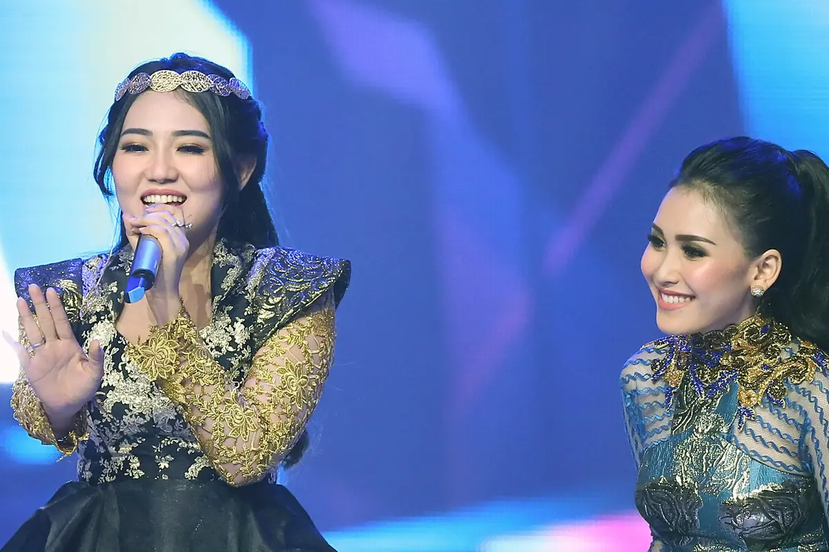 [Bintang] Ayu Ting Ting dan Via Vallen