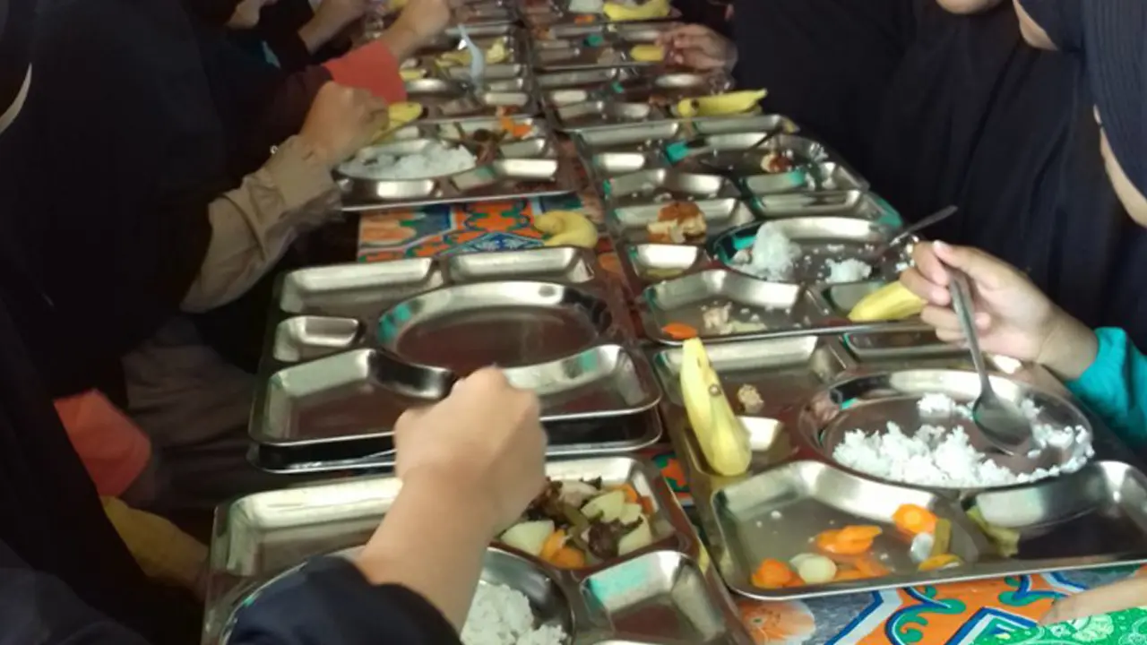 Tingkatkan Gizi Seimbang Anak, Ajinomoto Gelar School Lunch Project di Pondok Pesantren