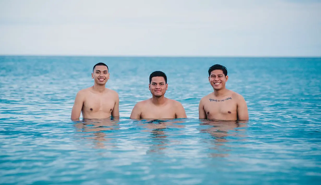 Grup musik RAN merasakan sebuah kehormatan ketika bisa menjadi bagian dalam film Kulari ke Pantai yang dibesut oleh Mira Lesmana dan Riri Riza. Di film tersebut, RAN didaulat menjadi pengisi soundtracknya. (Foto: instagram.com/ranforyourlife)