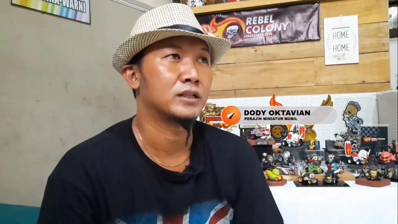 Perajin Miniatur Mobil