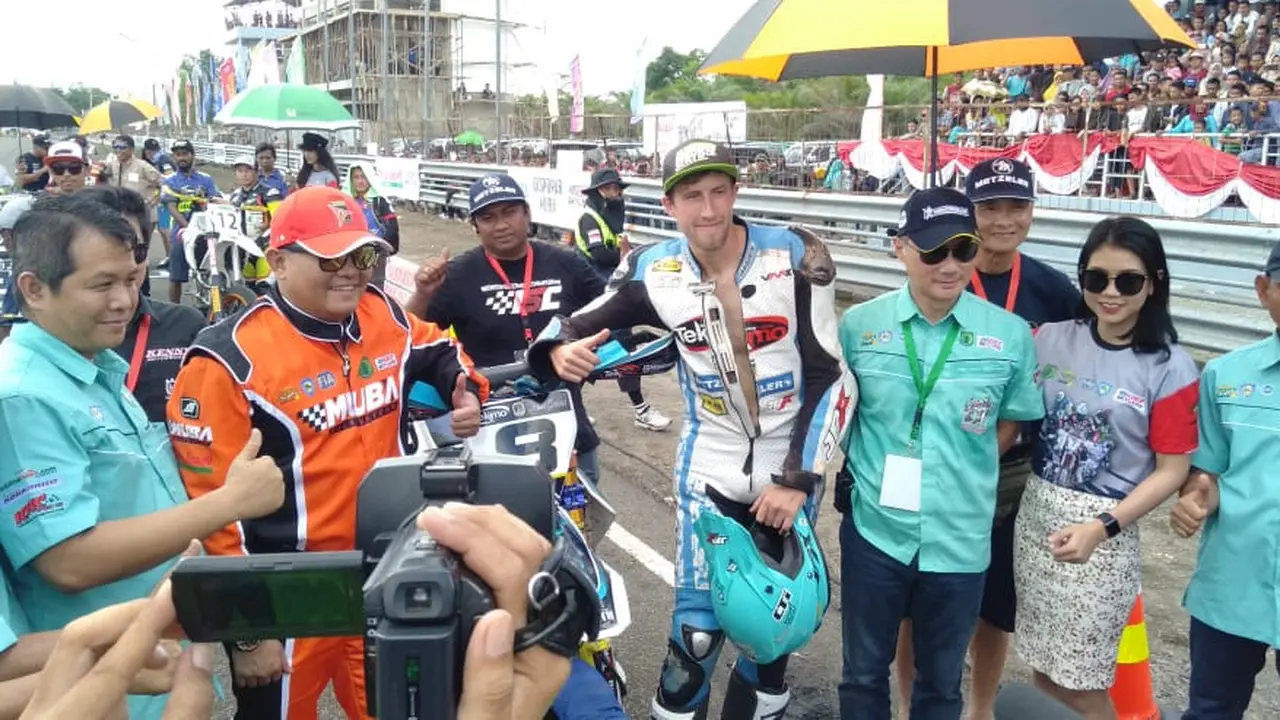 Pembalap Inggris Juara Muba Supermoto 2019