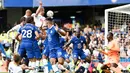 Harry Kane menjadi mimpi buruk Chelsea saat Tottenham Hotspur bersua The Blues pada laga Liga Inggris 2022/2023 di Stamford Bridge, Minggu (14/8/2022). Anak asuh Thomas Thucel sempat memimpin 2-1 sampai menit ke-96, sebelum Harry Kane membuyarkan kemenangan Chelsea yang sudah di depan mata. (AFP/ Glyn Kirk)