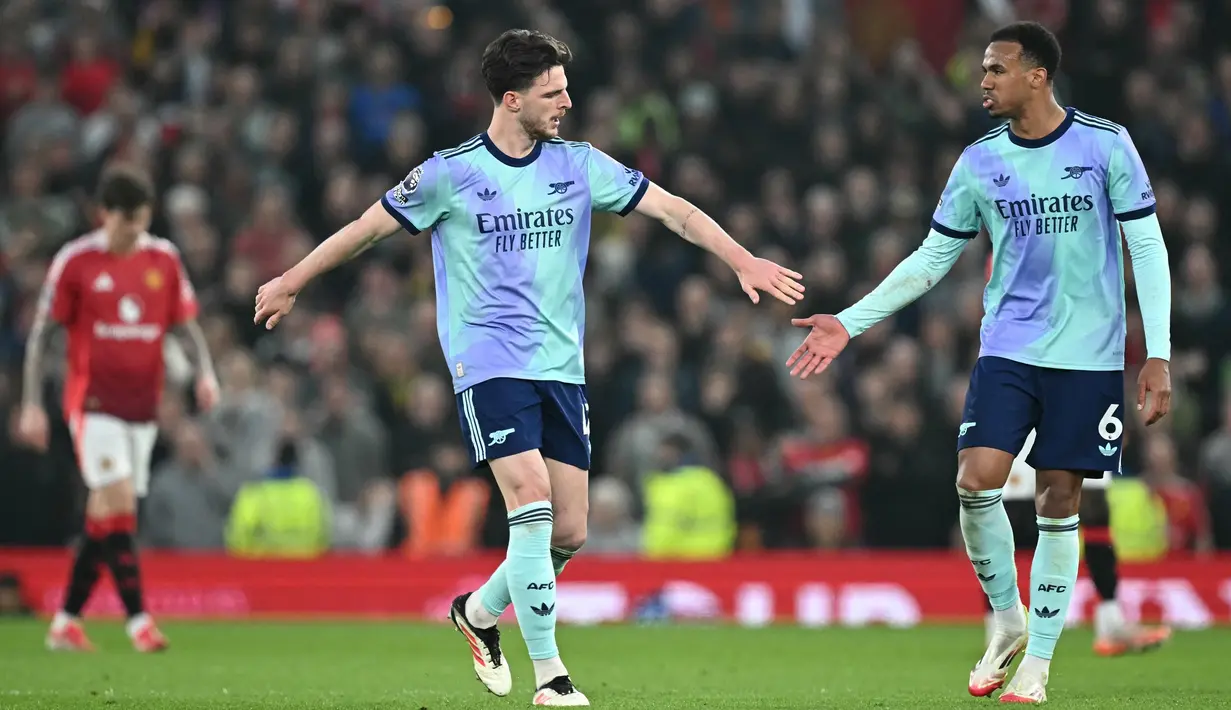 Hingga akhir pertandingan skor tidak berubah. Manchester United ditahan imbang Arsenal 1-1. (Paul ELLIS/AFP)