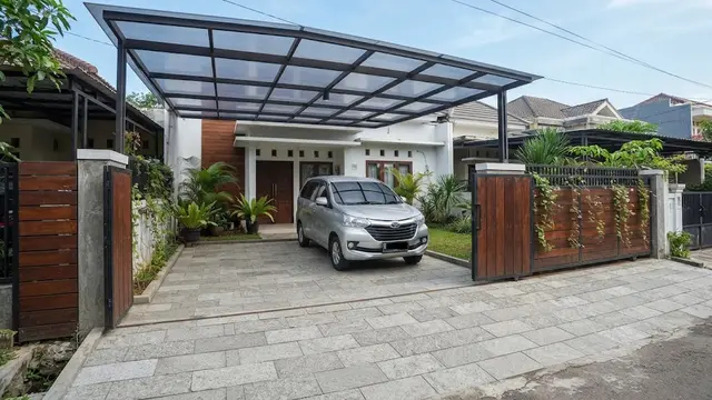 Ide Lantai Carport dengan Kanopi Transparan