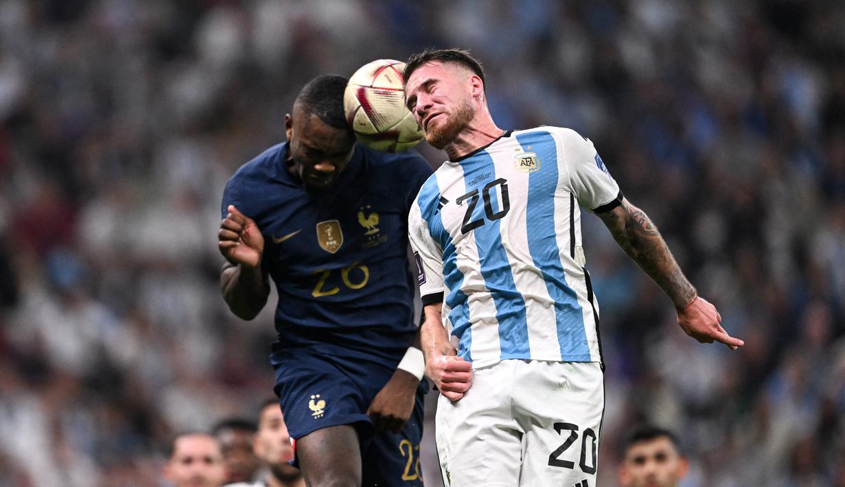 <p>Alexis Mac Allister dikabarkan seleangkah lagi akan resmi memperkuat Liverpool di bursa transfer musim panas 2023. (AFP/Kirill Kudryavtsev)</p>