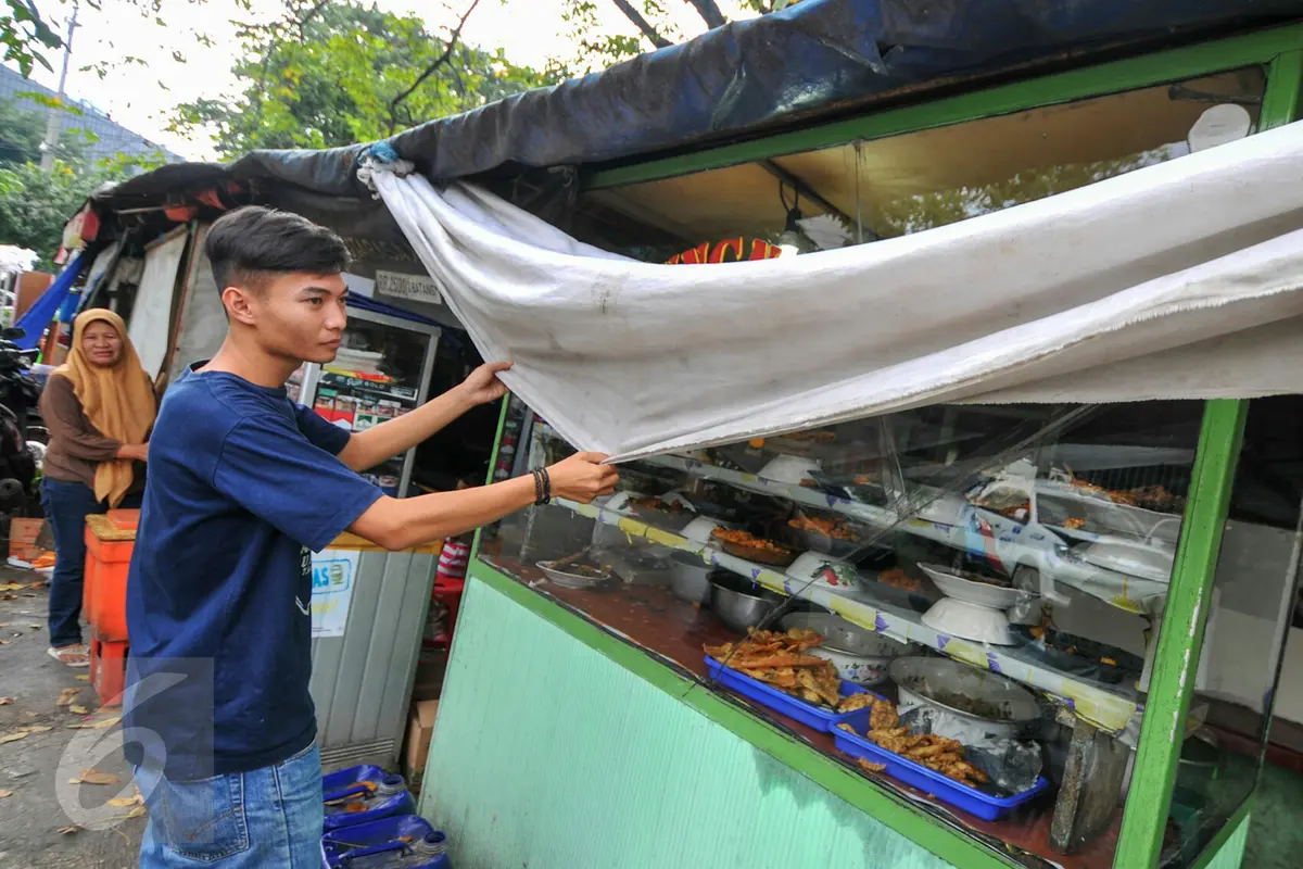 20160607-Hormati Bulan Puasa, Sejumlah Warung Makan Tutup di Siang Hari