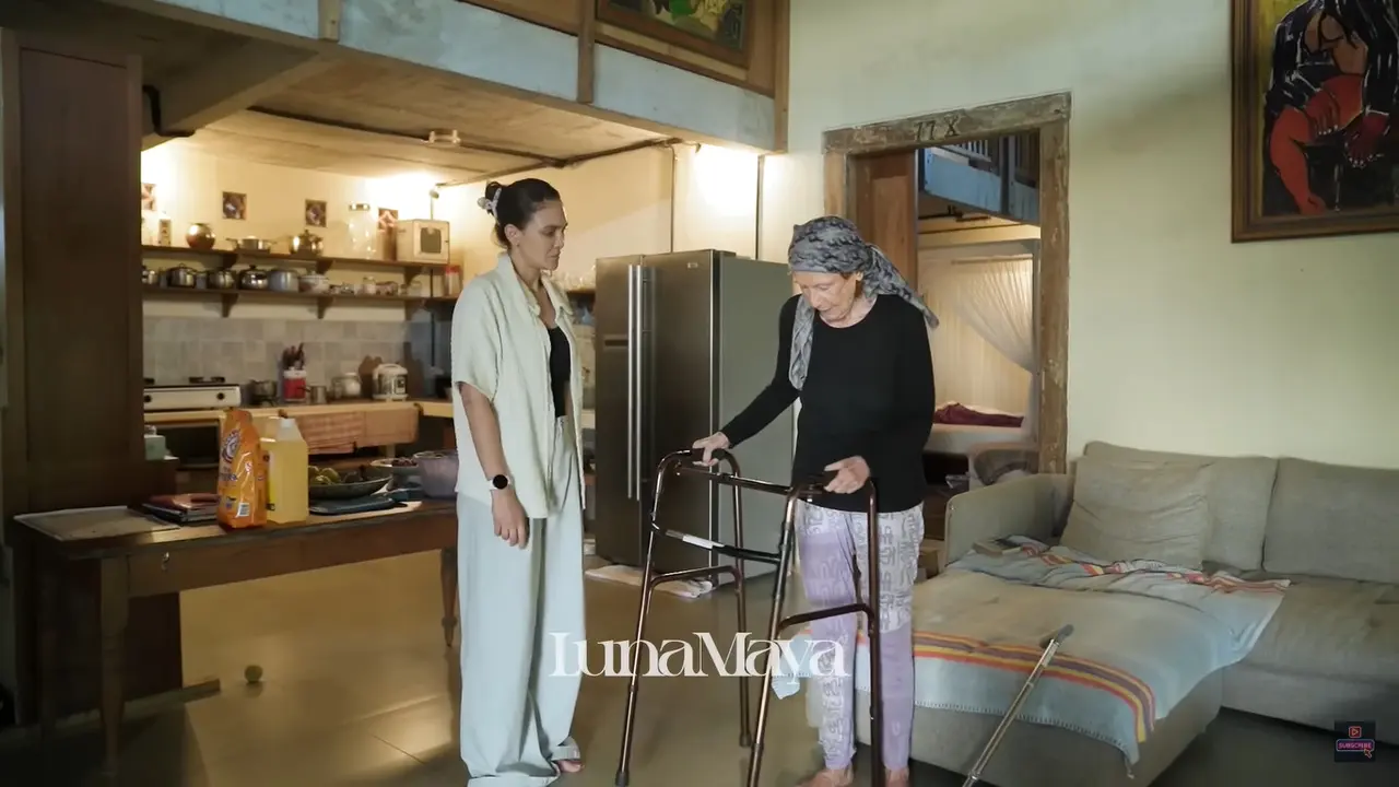 Potret Dapur di Rumah Ibu Luna Maya/Youtube Luna Maya