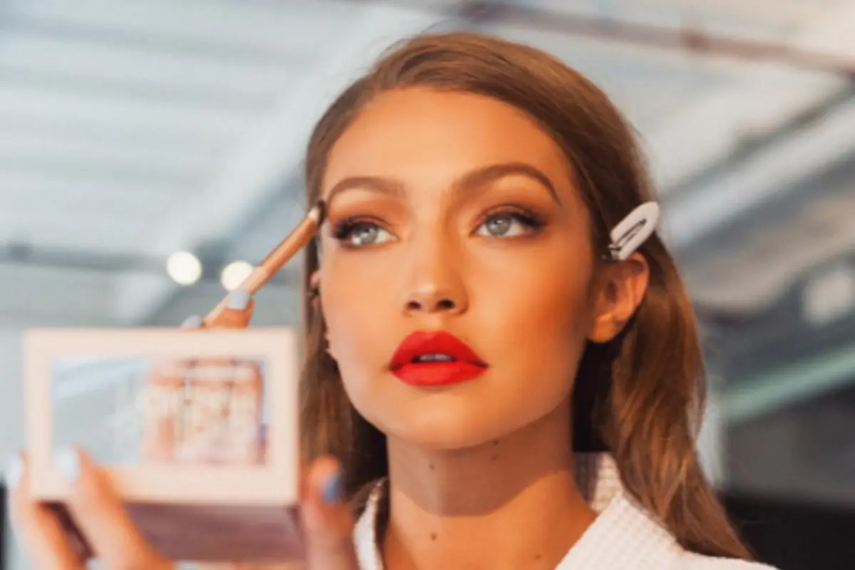 Selalu Flawless, ini 5 Makeup yang Sering Dipakai Gigi Hadid
