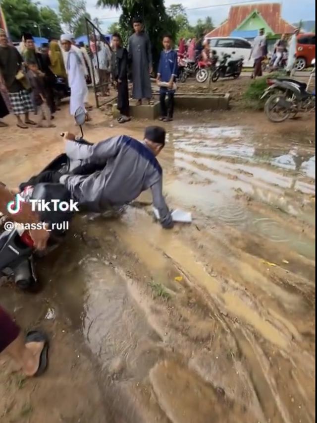 6 Potret Kejadian Lucu Lebaran 2024, Tingkah Bocil Meresahkan Bikin Tepuk Jidat