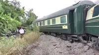 Kereta Tergelincir dari Rel - 14 Orang Tersambar Petir