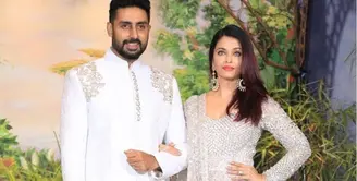 Aishwarya Rai dan Abhishek Bachachan tampil serasi saat mereka menghadiri pernikahan Sonam Kapoor. (Foto: instagram.com/bollywood_on)