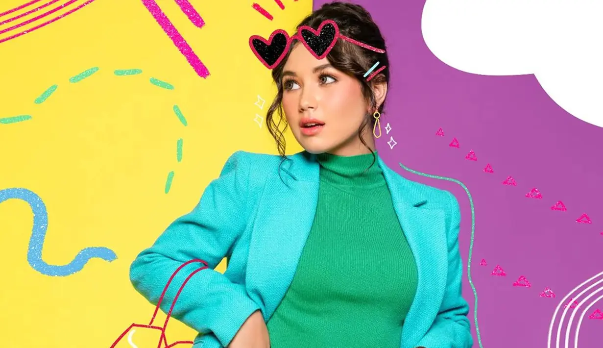Saskia Chadwick ini dikenal sebagai seleb berbakat. Selain berbakat dalam dunia akting, ia juga pandai mix and match busana. Penampilannya tampak begitu memukau dan sering tampil colorful di berbagai momen. (Liputan6.com/IG/@saskiachadwick_)