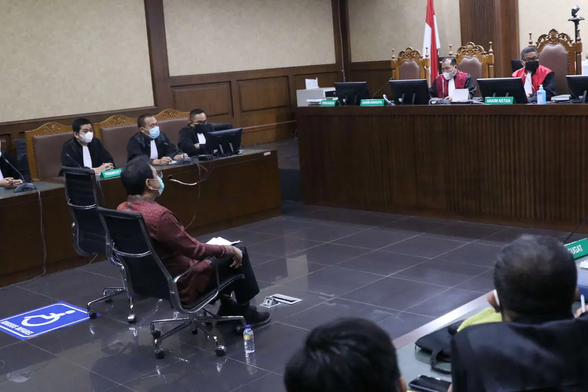 FOTO: Azis Syamsuddin Jalani Sidang Dakwaan Suap Pengurusan Perkara