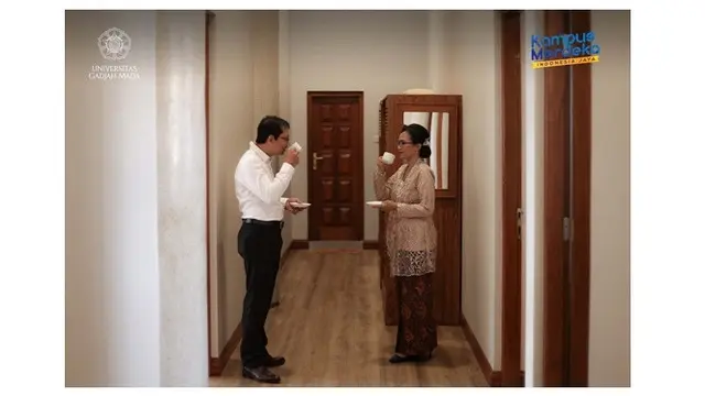 6 Potret Pasangan Viral UGM Sama-sama Jadi Guru Besar, Cinlok di Bangku Kuliah