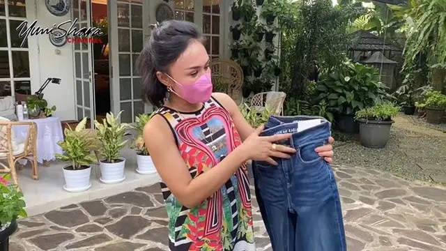 Disorot Netizen, Ini 7 Momen Yuni Shara Permak Pakaian Branded