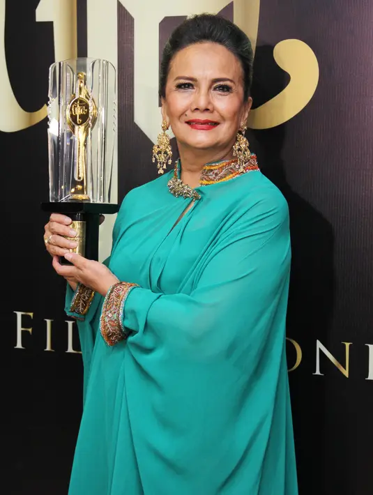 "Jadi toh saya mempunyai cita-cita dan mimpi adalah saya ingin membuka sekolah art academy di Papua," tambahnya. (Adrian Putra/Bintang.com)