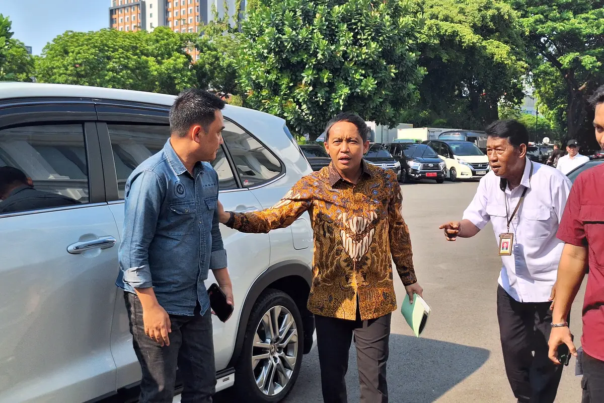 Sekjen PSI Raja Juli Antoni di Kompleks Istana Kepresidenan Jakarta, Senin (1/9/2025) (Liputan6.com/Lizsa Egeham)