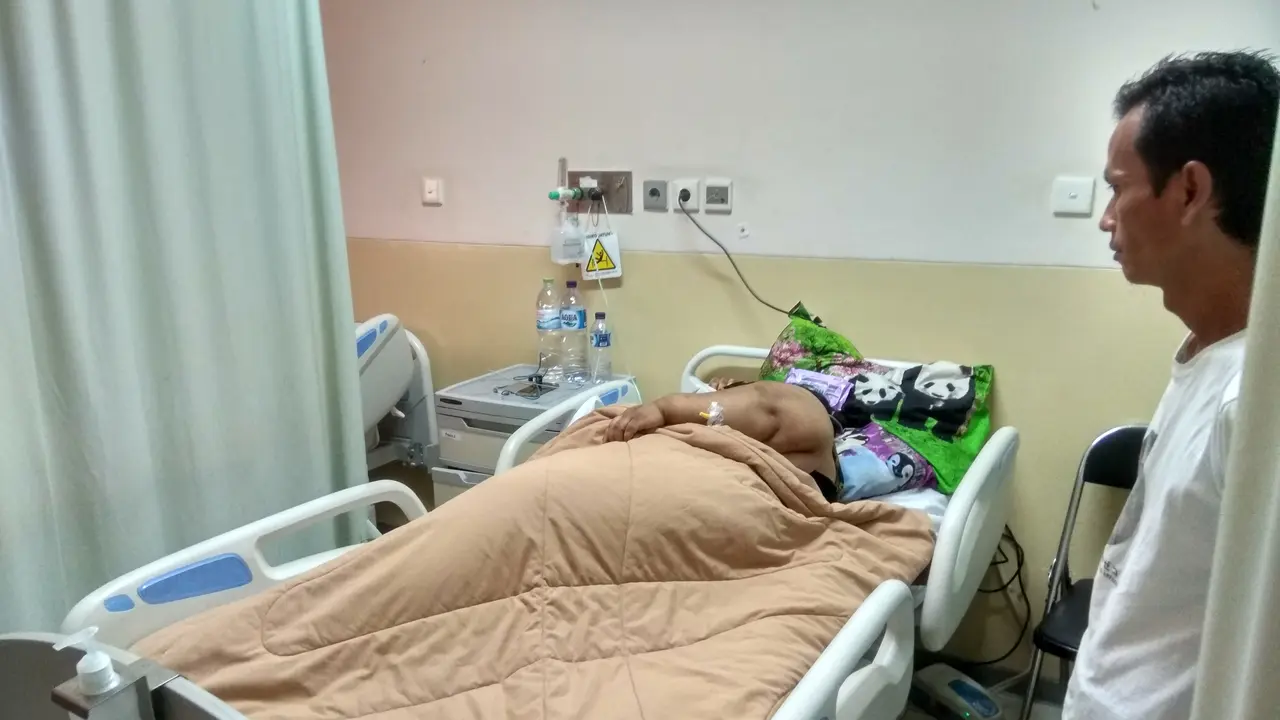 Pasien obesitas asal Karawang, Sunarti di rawat di RSHS Bandung. (Foto: Arie Nugraha/Liputan6.com)
