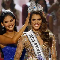 Melansir dailymail.com, Mittenaere tak bisa berkata-kata setelah namanya disebutkan sebagai sang juara. Tepukan tangan yang meriah pun juga menyambut kemenangan Iris Mittenaere sebagai juara. (doc.dailymail.com)