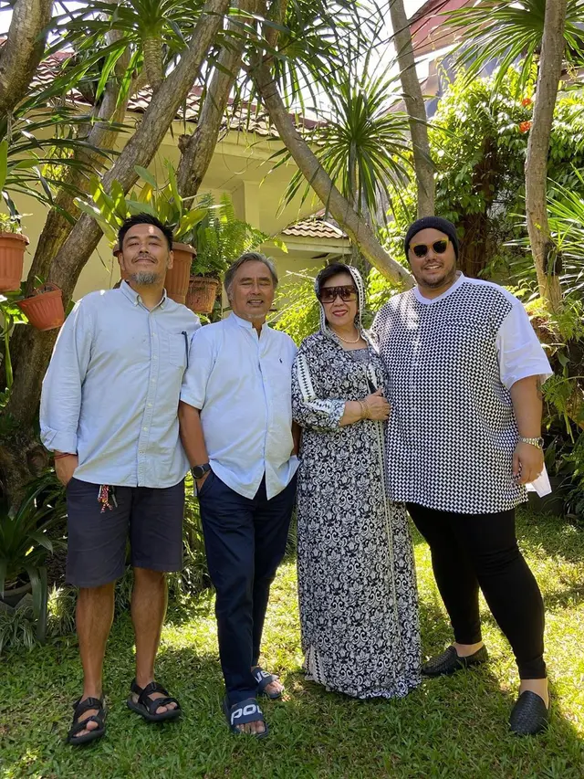 6 Momen Kebersamaan Ivan Gunawan dengan Kedua Orang Tuanya, Penuh Kehangatan