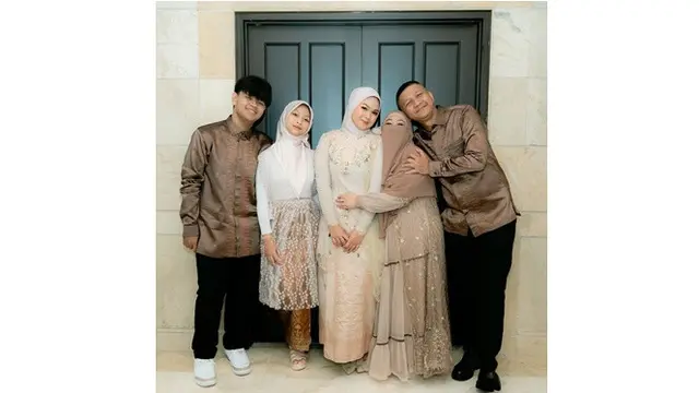 6 Potret Lamaran Putri Sulung Rowman Ungu, Pernikahan September Mendatang