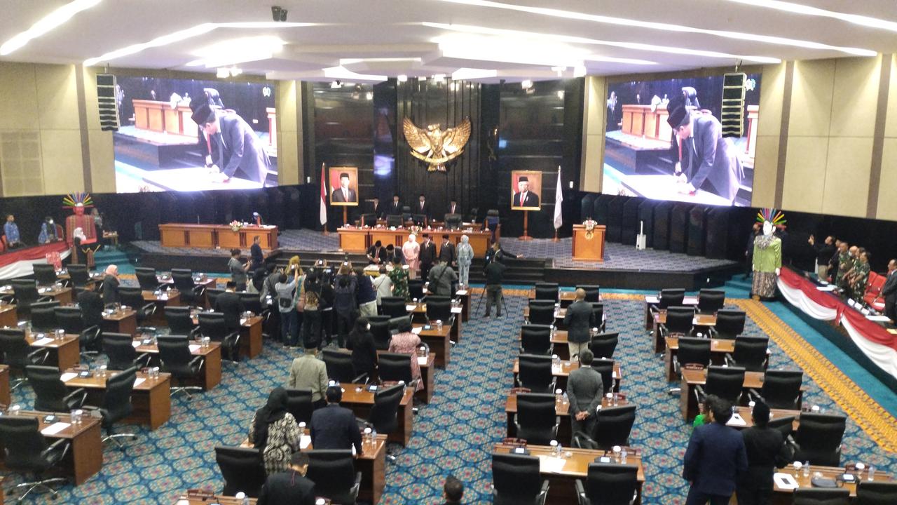 Dewan Perwakilan Rakyat Daerah (DPRD) DKI Jakarta menggelar rapat paripurna pengesahan Rancangan Peraturan Daerah (Raperda) APBD DKI Jakarta Tahun Anggaran 2023, Selasa (29/11/2022) (Liputan6.com/Winda Nelfira)