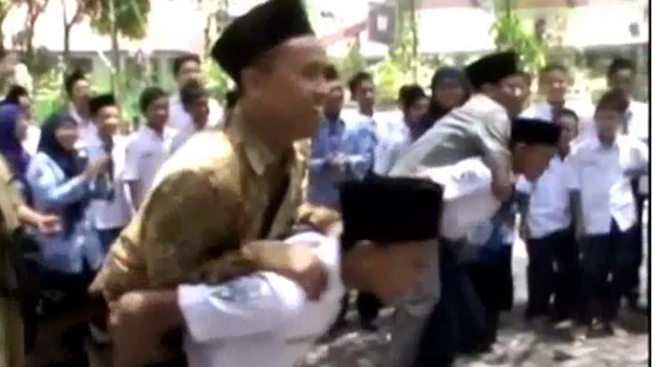 (lip6 Petang) Gendong Guru 