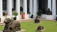 Memiliki sejarah keberadaan yang panjang, Museum Nasional menyimpan ribuan artefak yang menggambarkan perjalanan peradaban bangsa Indonesia. 